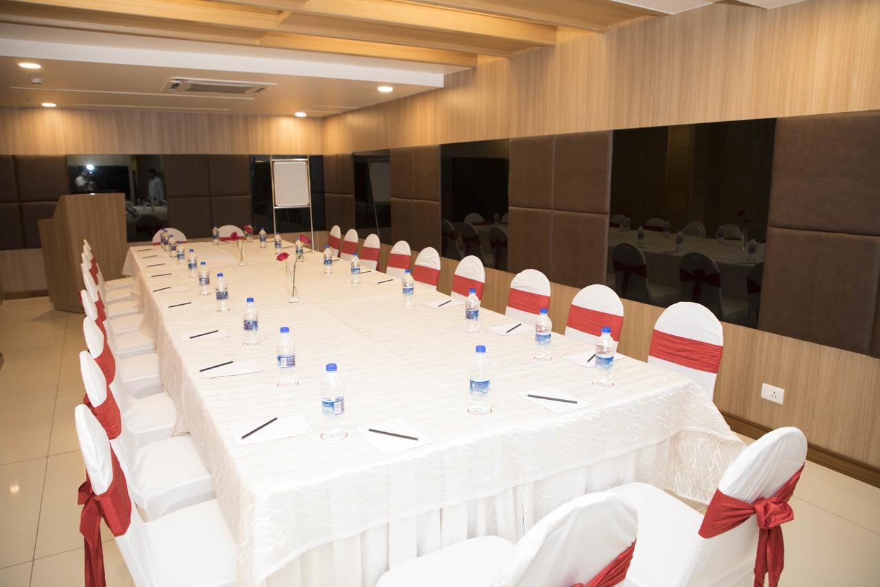 Hotel Citycentral Vijayawada Bagian luar foto